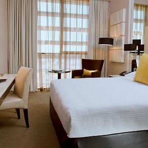 Centro Room Queen Bed